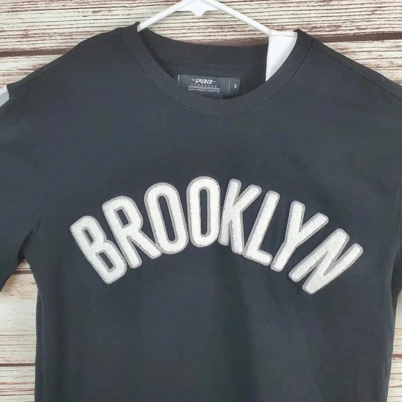 Pro Standard Brooklyn Nets NBA Men's Small #11 Kyrie Irving Playoffs Tee T-Shirt - Picture 2 of 12